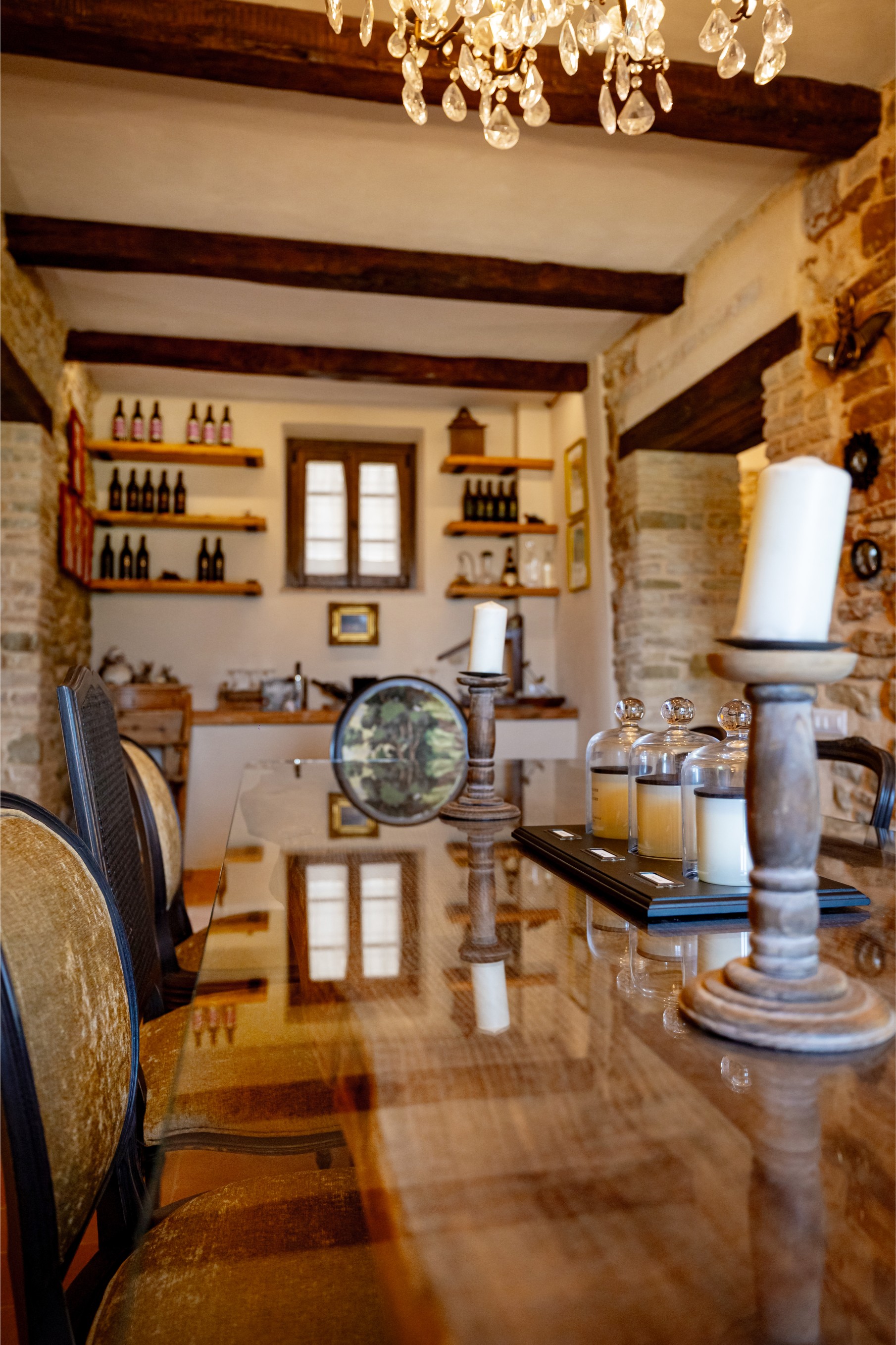 Sala con camino a legna